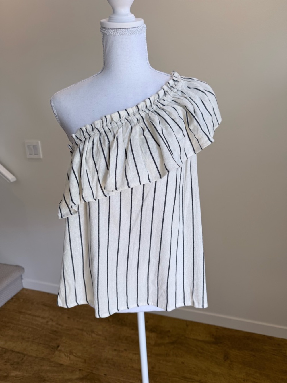 Billabong Wonderland One Shoulder Top Size Medium Romantic Boho Summer Beach